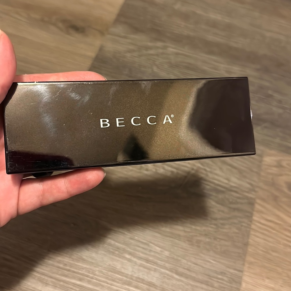 BECCA ombré rouge eye pallete